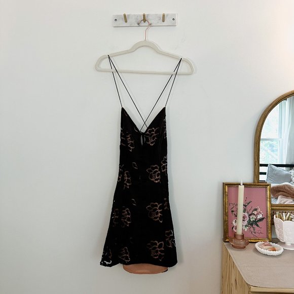 For Love And Lemons Dresses & Skirts - FOR LOVE & LEMONS black lace cross back dress M
